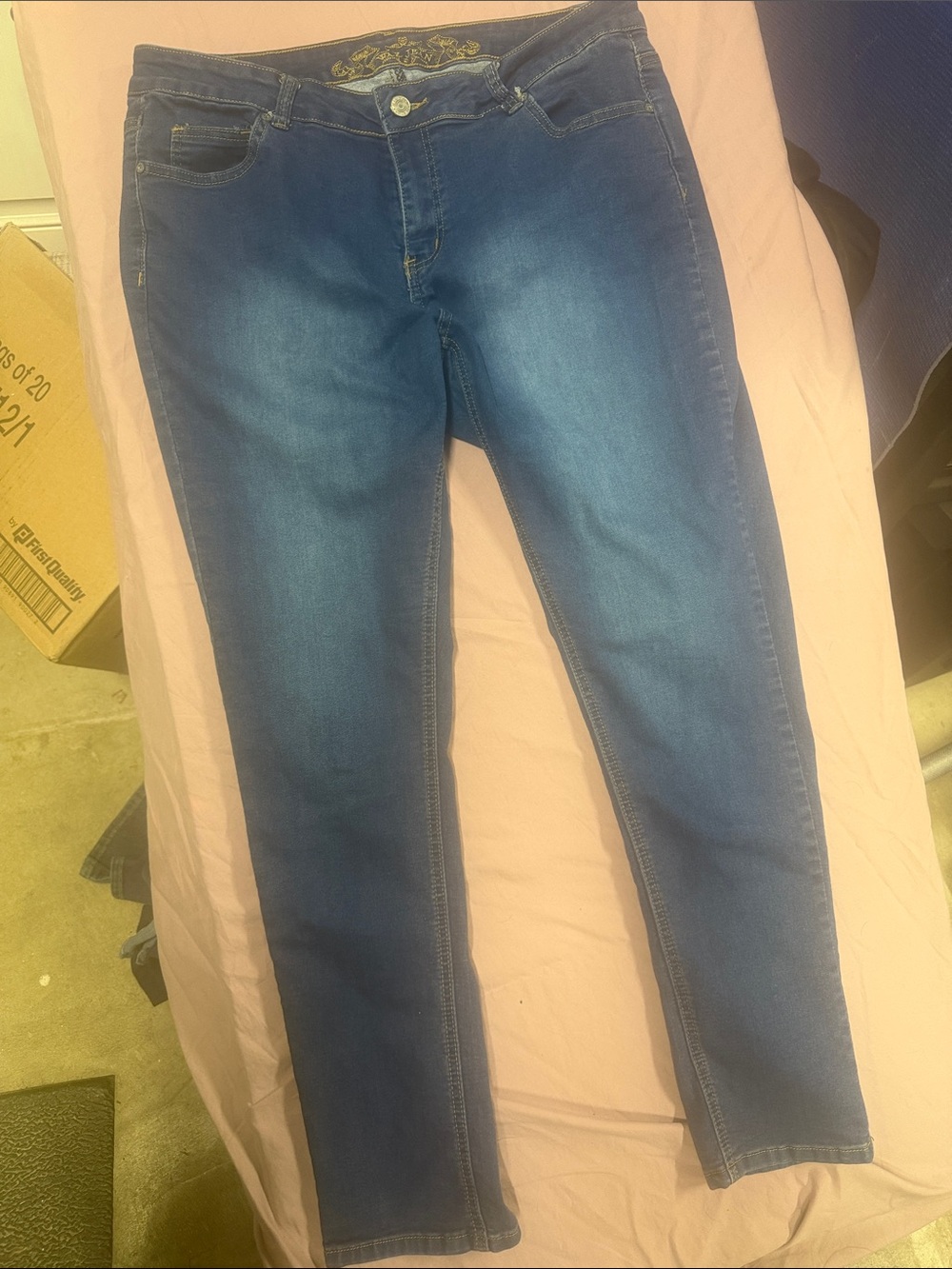 Wax Jeans Size 18 in a Medium Wash